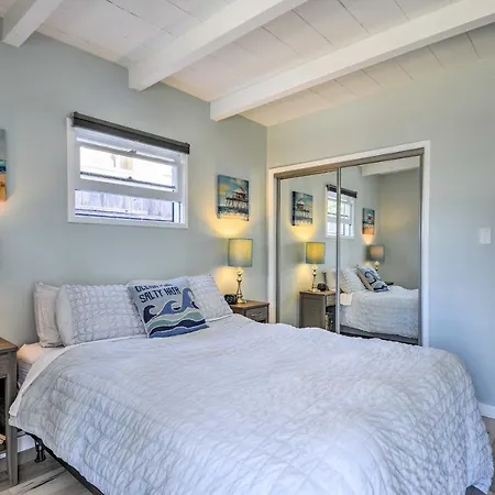 Remodeled Ventura Beach Home With Yard And Fire Pit!